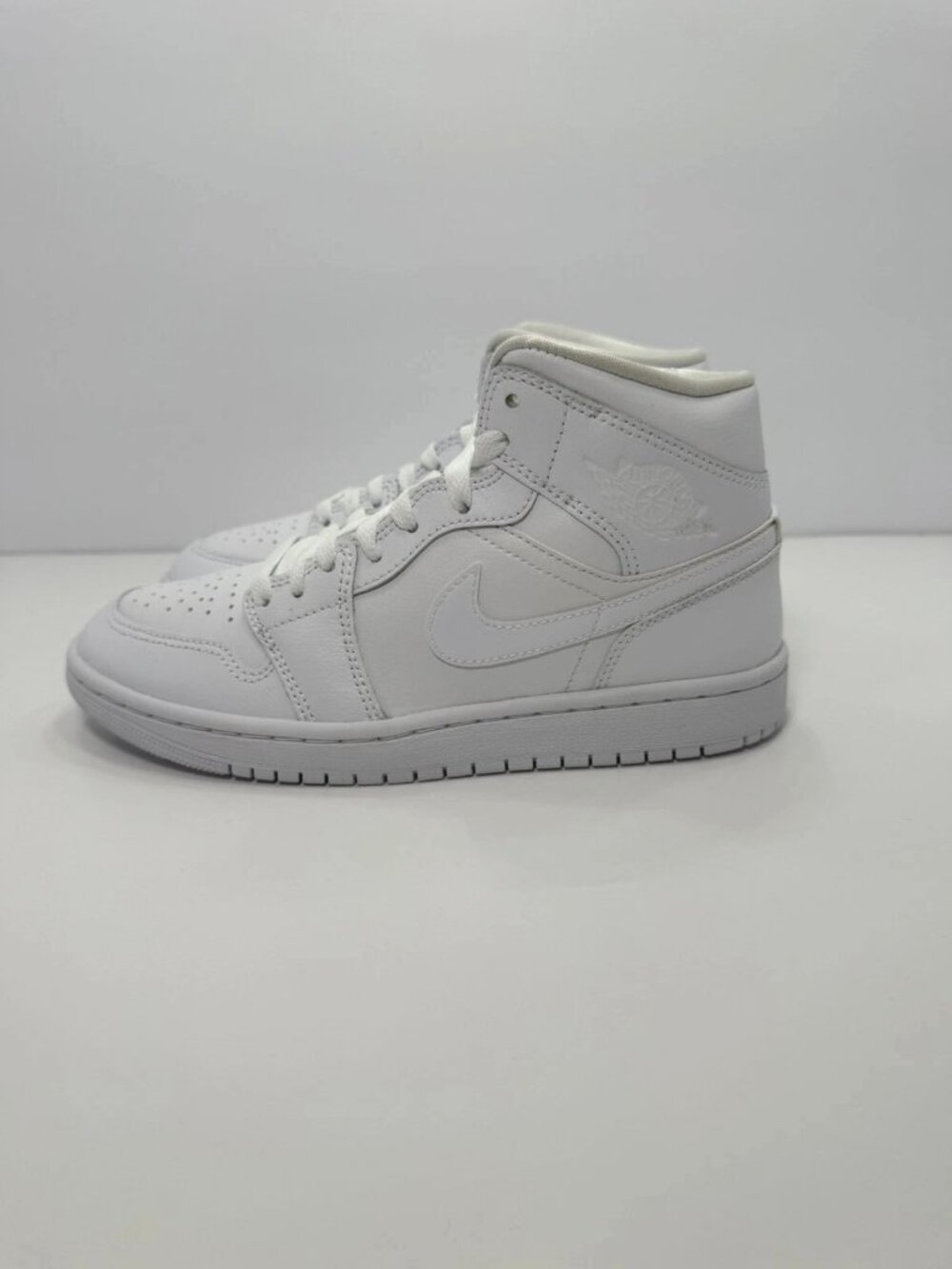 Air Jordan 1 Mid Triple White Women's Size 7 Sneakers NEW